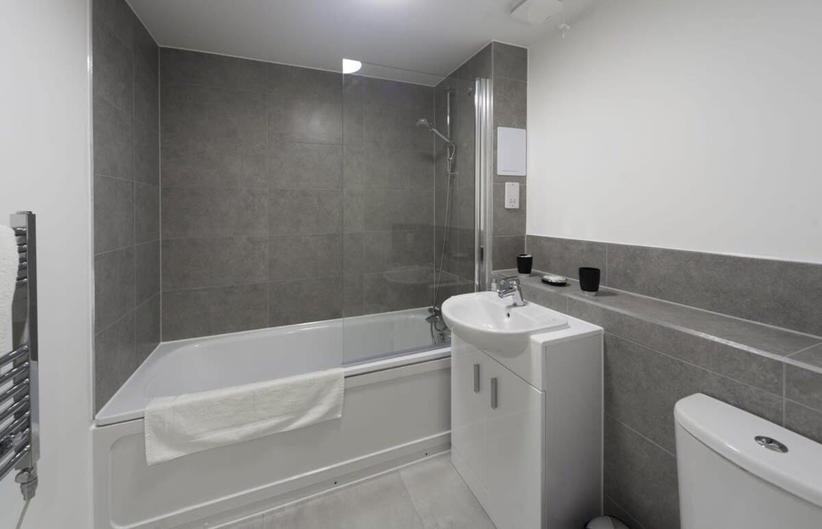 Modern And Bright 2 Bed Apartment In Ashford Ashford  Eksteriør bilde