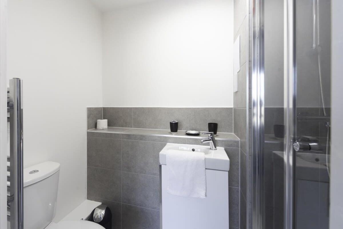 Modern And Bright 2 Bed Apartment In Ashford Ashford  Eksteriør bilde